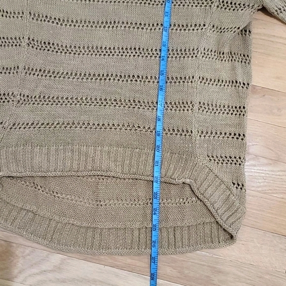 BCBGMAXAZRIA sweater.  Size XXS - Picture 9 of 10